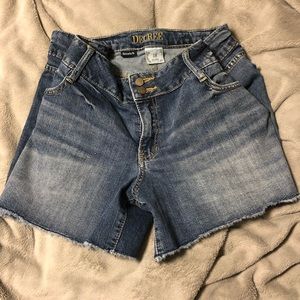 DECREE Low-Rise Shorts